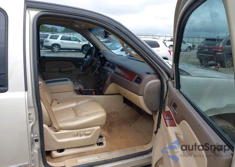 2013 Chevrolet Tahoe Ltz z USA, uszkodzony, nr VIN 1GNSCCE01DR144918